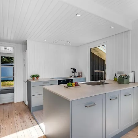Dom wakacyjny Sinikka - 900m From The Sea By Interhome *